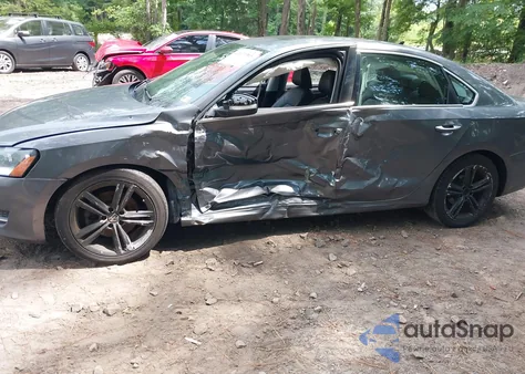 2013 Volkswagen Passat 3.6L V6 Se z USA, uszkodzony, nr VIN 1VWBM7A32DC010044